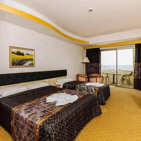 Grand Cortez Halal Family Hotel Konaklı