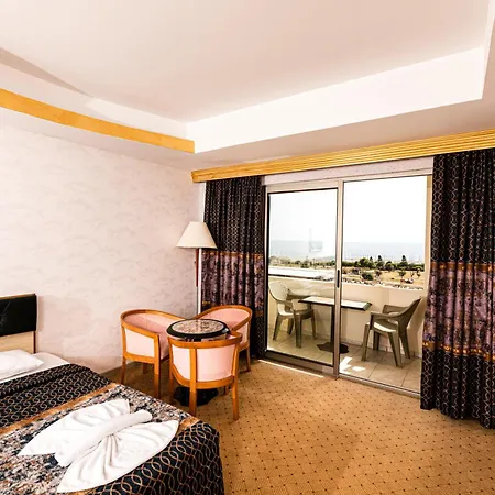 Grand Cortez Halal Family