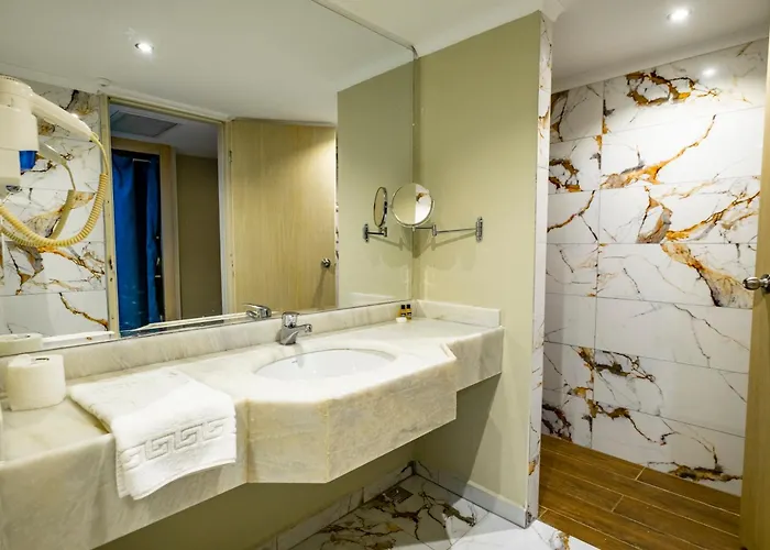 Grand Cortez Halal Family