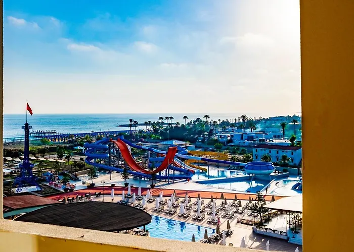 Grand Cortez Halal Family Hotel Konaklı