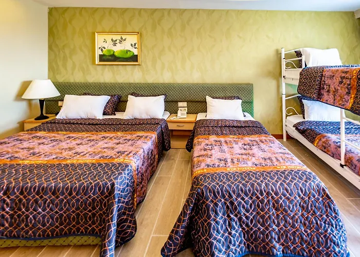 Grand Cortez Halal Family *